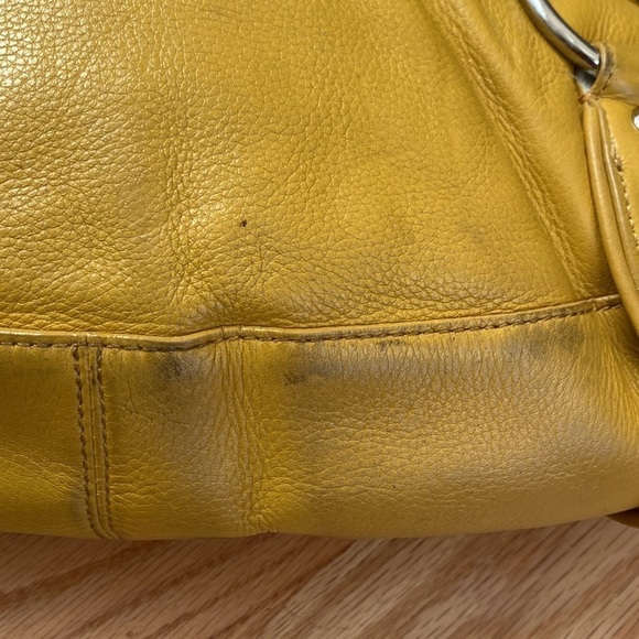 Banana Republic 100% leather shoulder bag Mustard Yellow silver hardware Y2K - Picture 11 of 12